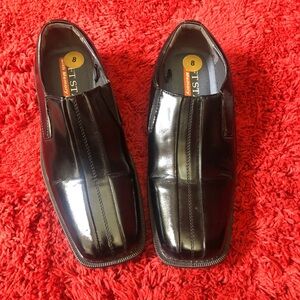 Dress shoes
